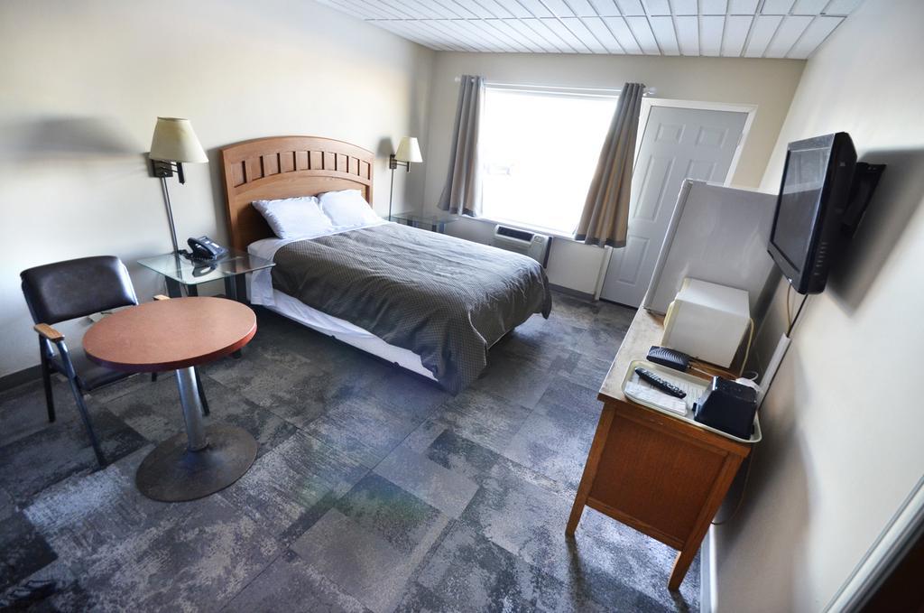 St. Norbert Hotel وينيبج الغرفة الصورة